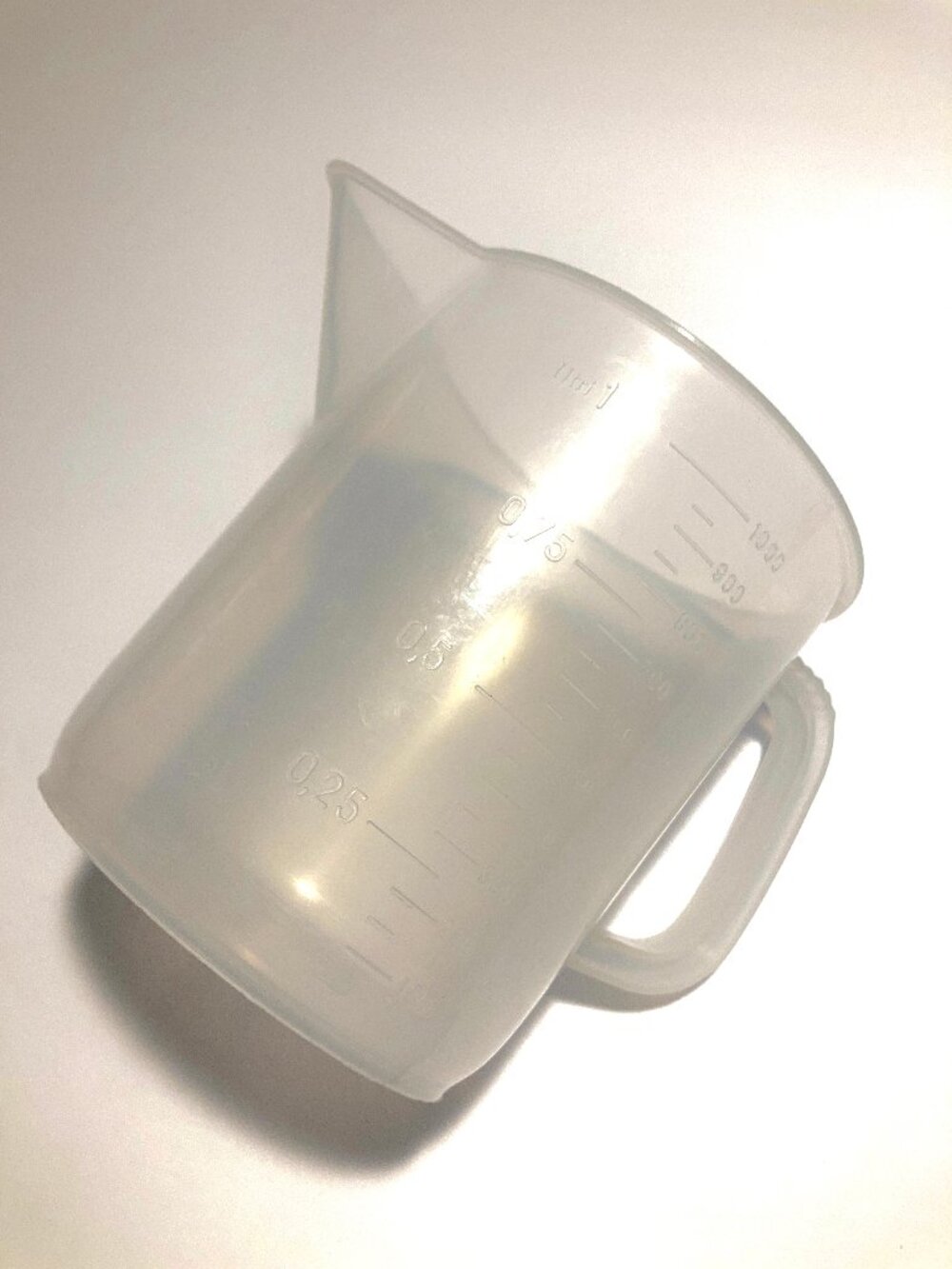 Italian 1-liter Plastic Measuring Pitcher
